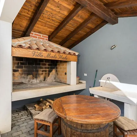 Villa Mala Halu *