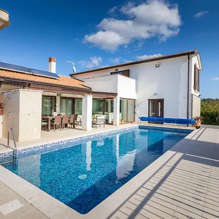 Villa Mala Halu *