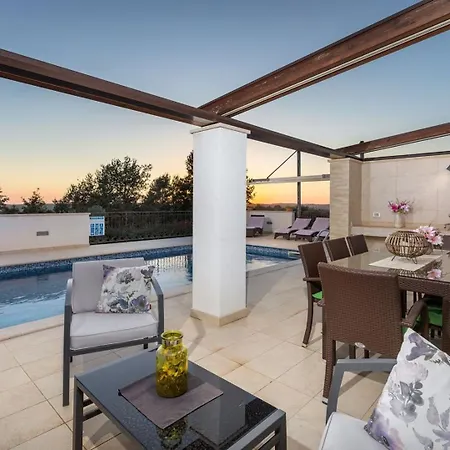 Mala Halu Villa *